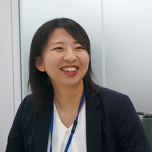 間野 氏